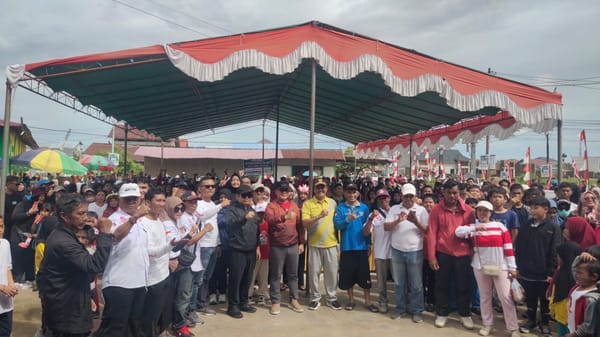 Bupati Kubu Raya Tunaikan Janji, Hadiah Umroh Warnai Jalan Sehat di Teluk Kapuas