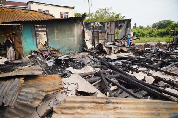 Wali Kota Pontianak Serahkan Bantuan untuk Korban Kebakaran di Gang Su’ada