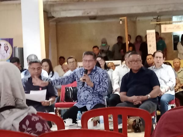 Wali Kota Ambon kecewa, ketidak hadiran Camat dan Raja di Program Walikota Jumpa Rakyat.(WAJAR)