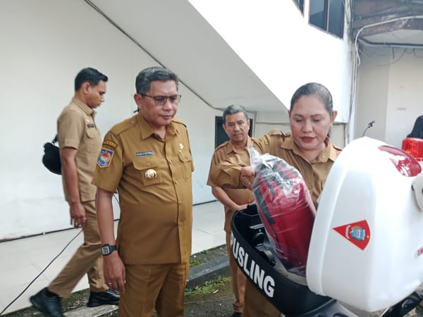 Wali Kota Ambon Serahkan 10 Motor Pusling Bagi Puskesmas