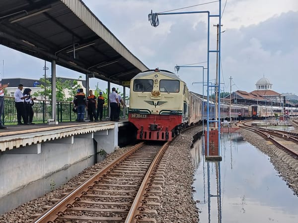 16 Perjalanan KA Dibatalkan Genangan Air Ganggu Jalur Semarang-Alas Tua