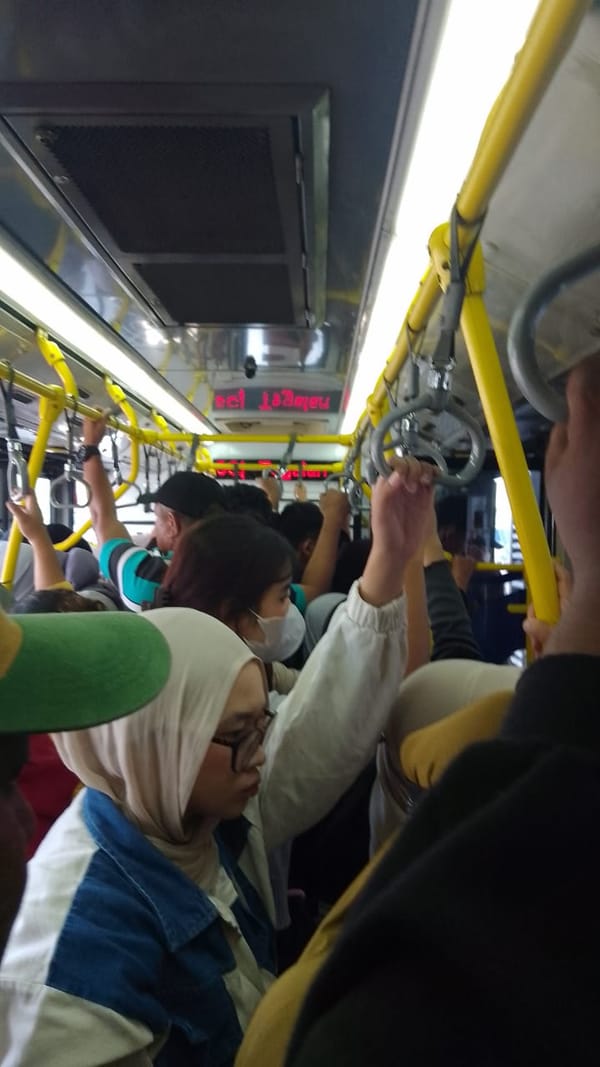 Wacana Kenaikan Tarif Transjakarta Menuai Beragam Tanggapan Masyarakat