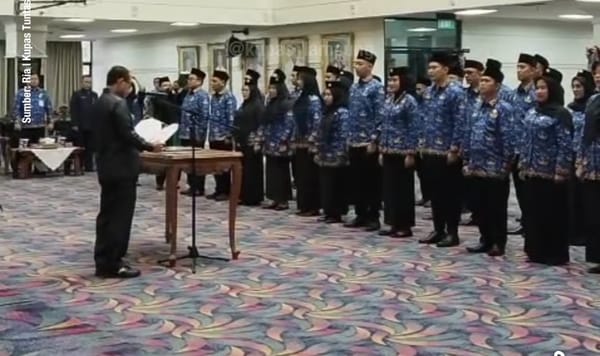 Asisten Adum Sulpakar Lantik Seribu 82 PPPK Tahap II Di Lingkungan Pemerintah Provinsi Lampung