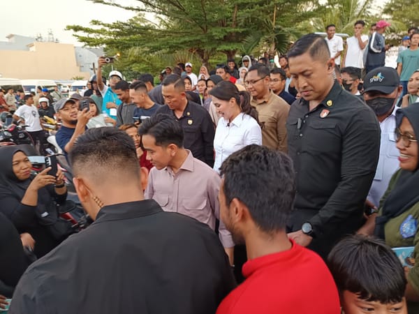 Kedatangan Wapres Disambut Antusias Warga Kota Ternate