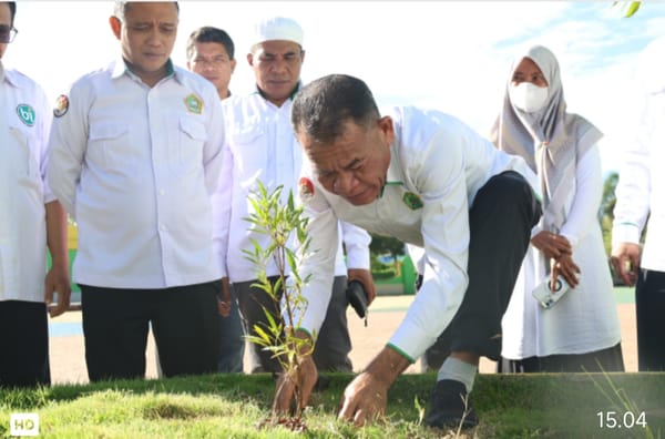 Kemenag Malut Tanam 425 Pohon, dalam rangka Hari Santri Nasional 2025