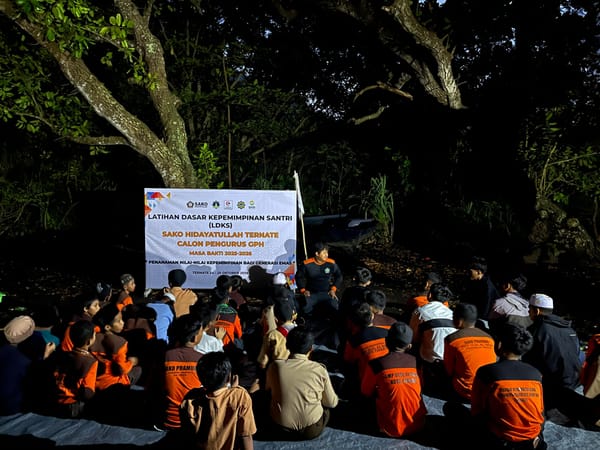 Siapkan Kader Pemimpin, Sakocab Ternate Selenggarakan LDKS Calon Pengurus GPH di Pantai Kastela