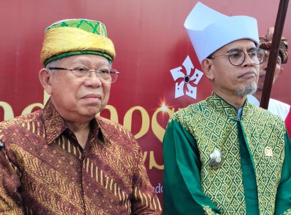 Kesultanan Ternate Anugrahi Gelar Adat Joguru Lamo Bantani Kepada KH Ma’ruf Amin