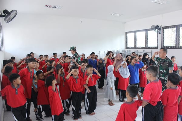 TNI Tanamkan Semangat Cinta Tanah Air Pada Siswa