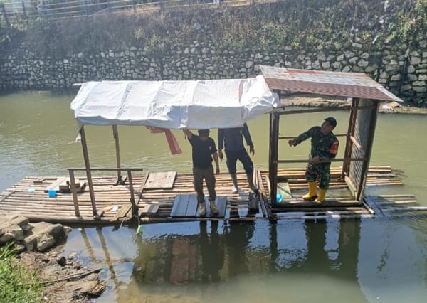 Peduli Lingkungan, Babinsa dan Warga Barabai Dukung Program Sungai Bersih