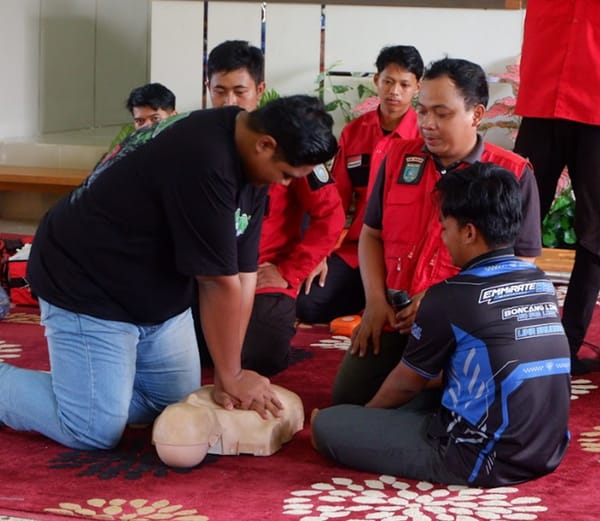 KSR Unit Markas Gendeng Pusat Krisis Kesehatan Regional Kalimantan Selatan dan Buser 690 Gelar Pelatihan P3K untuk BPK dan PMK di Kabupaten Banjar