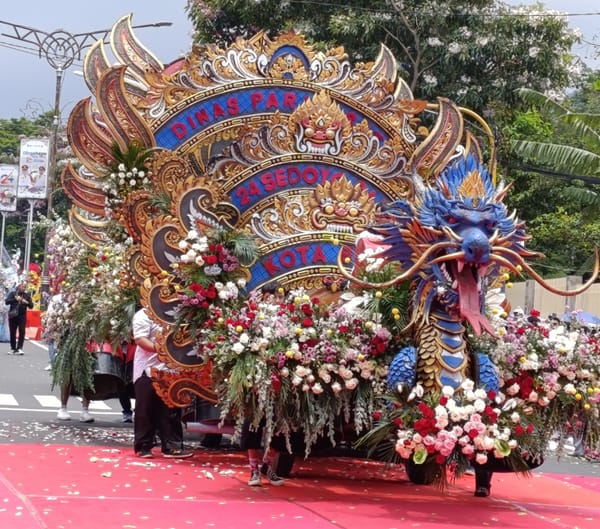 Festival Bunga Kota Batu 2025: Kreativitas Meledak, Penonton Berdesakan, UMKM Raup Jutaan