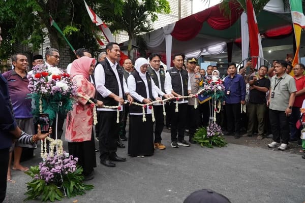 Gubernur Khofifah Resmikan Jalan Poros Miru–Jugo, Dorong Mobilitas dan Pertanian Lamongan