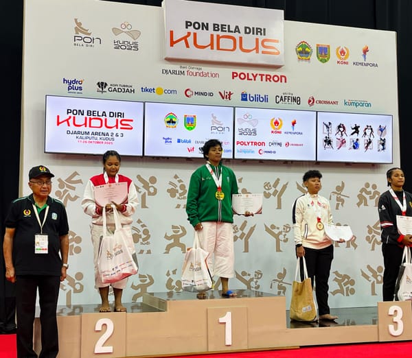 Atlet Kempo Jatim Aisyah Amini Berhasil Merebut Medali Emas PON Bela Diri Kudus 2025.