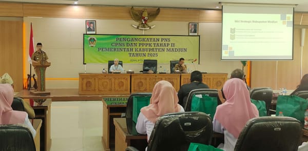 Bupati Madiun Serahkan SK Pengangkatan 98 ASN