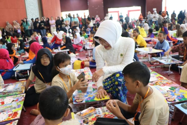 Warna-Warni Kebanggaan Kota Khatulistiwa di Tangan Anak-Anak Pontianak