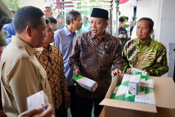 Menkop Terima Hibah Obat  dari Kemhan untuk  Kualitas Layanan Kesehatan Kopdes Merah Putih