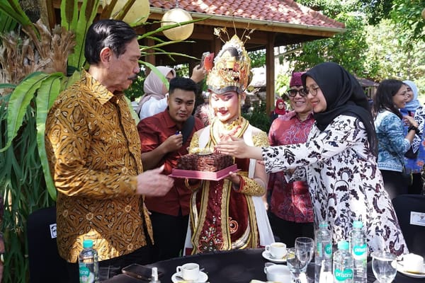 Komite Percepatan Transformasi Digital dan Mensos Kunjungan Kerja di Banyuwangi