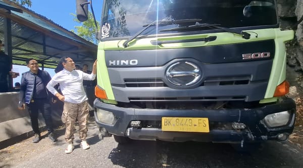 Wagub Fadhlullah Sapa Supir Truk Pelat Luar Aceh di Puncak Geurutee, Beri Uang Makan Siang