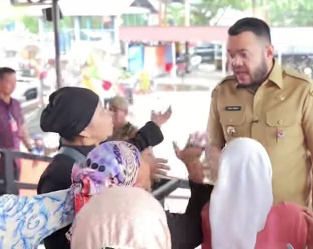 Belanja di Pasar Lubuk Buaya Dikala Subuh, Harga Lebih Murah alias 'Manenggang'