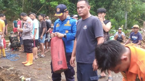 Angin Kencang Hujan Deras Dua Warga Meninggal Tertimpa Pohon Tumbang