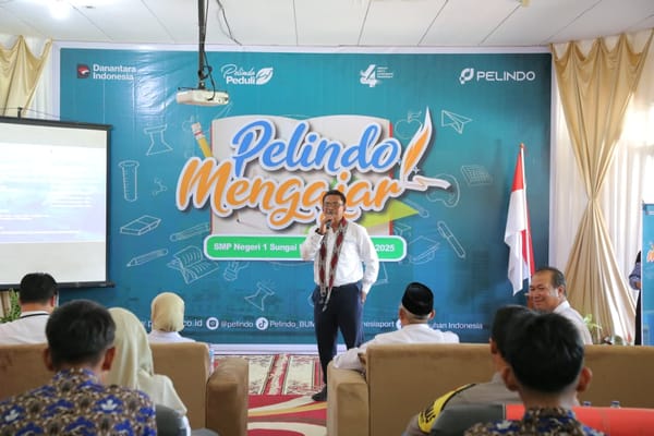 Pelindo Regional 2 Pontianak Kenalkan Dunia Maritim  Lewat Program “Pelindo Mengajar”