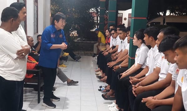 Tim Monev dan Motivator KONI Sumbar Bakar Semangat Atlet Pencak Silat dan Sambo