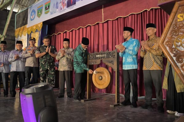 Gubernur Mahyeldi Kagum, Batik Birru SMAN 1 Padang Panjang Himpun 4.200 Peserta dari Seluruh Indonesia