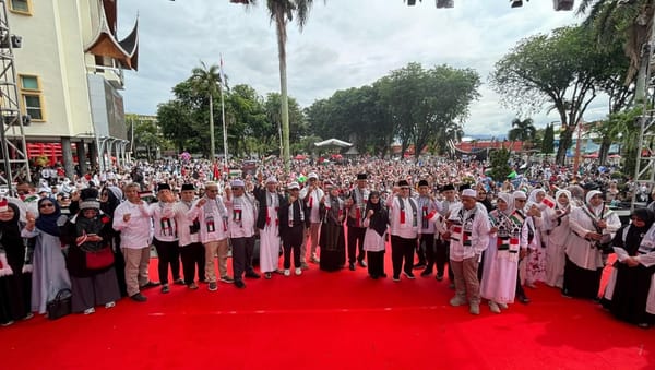 Ribuan Warga Padati Halaman Kantor Gubernur Sumbar, Donasi untuk Palestina Tembus Rp2 Miliar