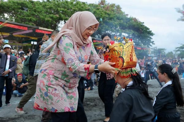 Banyuwangi Gelar Ritual Meras Gandrung, Libatkan 1.400 Penari Gandrung Sewu 2025
