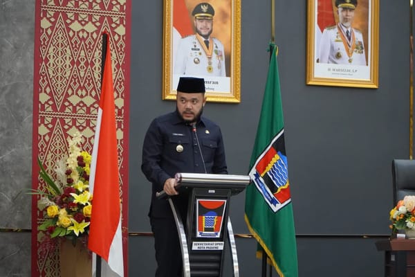 Wali Kota Fadly Amran Sampaikan Nota Penjelasan 3 Ranperda Kepada DPRD Padang