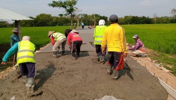 Melalui Program Padat Karya PISEW,  Masyarakat Sejahtera  Dorong Pertumbuhan Ekonomi