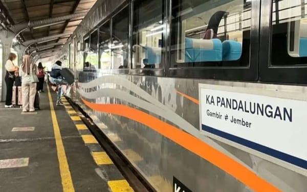 Akibat Banjir KA Gambir-Jember dan KA Pasar Senen-Banyuwangi Mengalami Keterlambatan