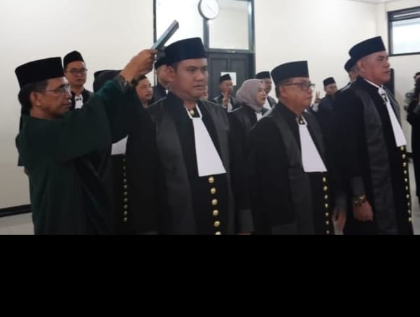 20 Advokat Baru Resmi Diambil Sumpah di Pengadilan Tinggi Pontianak