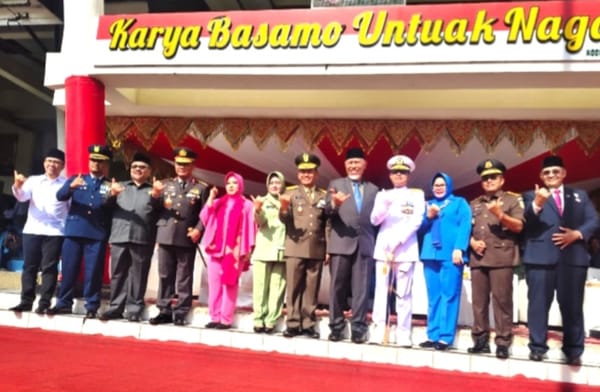 Gubernur Sumbar Hadiri Upacara HUT ke 80 TNI : Semoga TNI Tetap Menjadi Garda Terdepan Dalam Menjaga Kedaulatan dan Persatuan