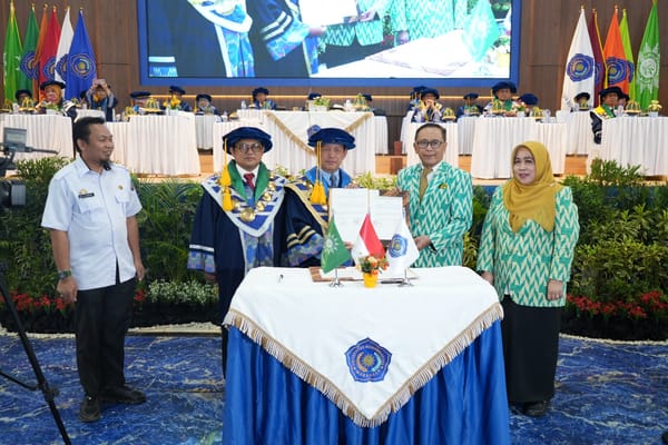 Unismuh Makassar Kukuhkan 1566 Wisudawan