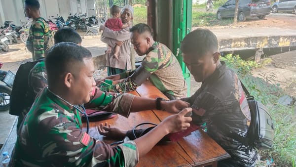 Cegah Kelelahan, Satgas TMMD ke-126 Kodim 1207/Pontianak Gelar Pemeriksaan Kesehatan Rutin