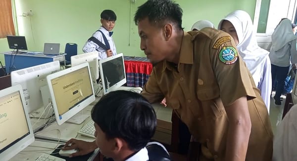 Guru Pontianak Raih Penghargaan Internasional Berkat Inovasi AI dalam Mengajar Bahasa Inggris
