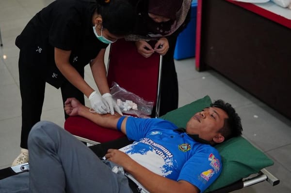Donor Darah Sambut Hari Jadi ke-74 Humas Polri di Sekadau