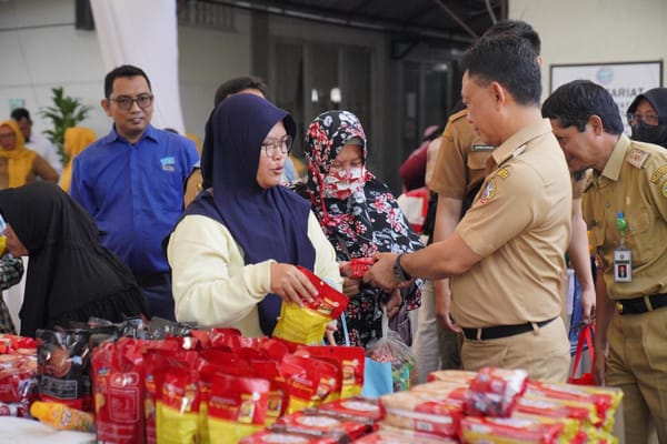 Warga Serbu Pasar Murah, Pemkot Pontianak  di Tengah Harga Sembako Melonjak