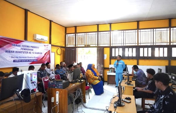 Sekolah Kendawangan Ketapang Dapat Bantuan Komputer