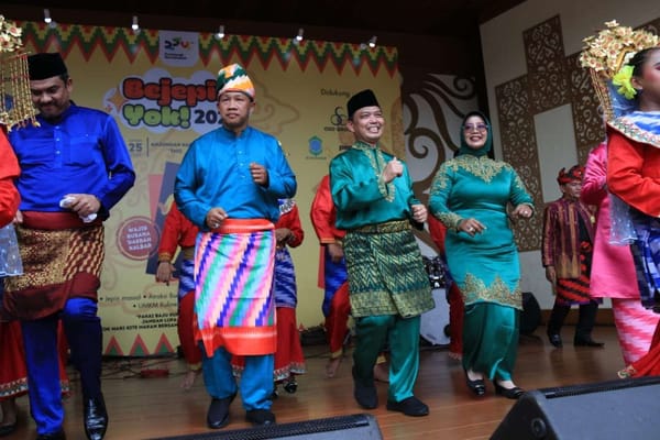 Ria Norsan Ajak Perantau Kalbar Bangun Kampung Halaman