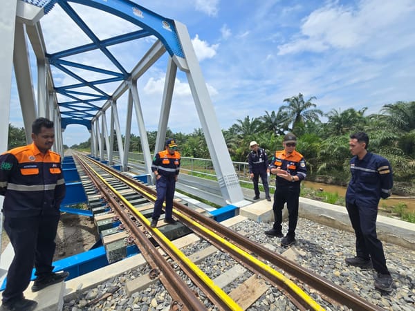 Siap Sambut Nataru, KAI Sumut Ganti Ribuan Bantalan Rel di Jembatan Kereta Api