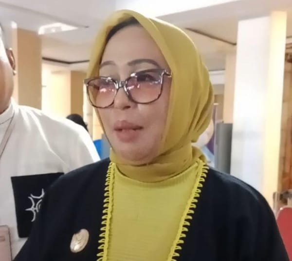 Wakil  Walikota Ambon  Ely Toisuta ajak warga dukung Stella di Final Lomba Bintang Radio Tingkat Nasional.