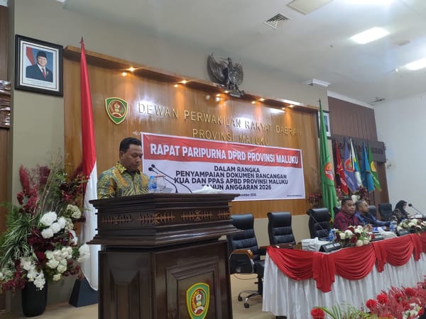 Wagub Maluku Sampaikan Rancangan KUA-PPAS Tahun 2026 pada Rapat Paripurna DPRD