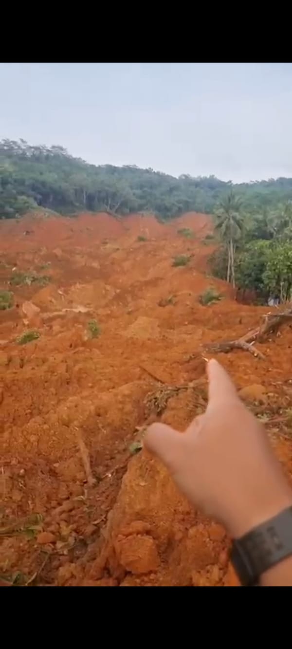 Tanah Longsor di Majenang Cilacap Timbun 8 Rumah, 3 Orang Ditemukan Meninggal Dunia 19 Lainnya Dalam Pencarian.