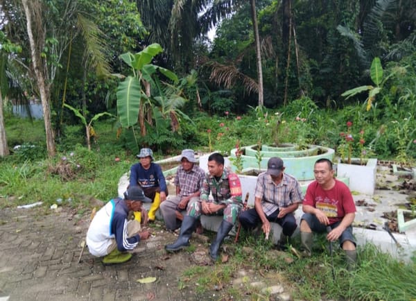 Babinsa BAS Ajak Warga Kapar Jaga Kebersihan Lewat Komsos dan Gotong Royong