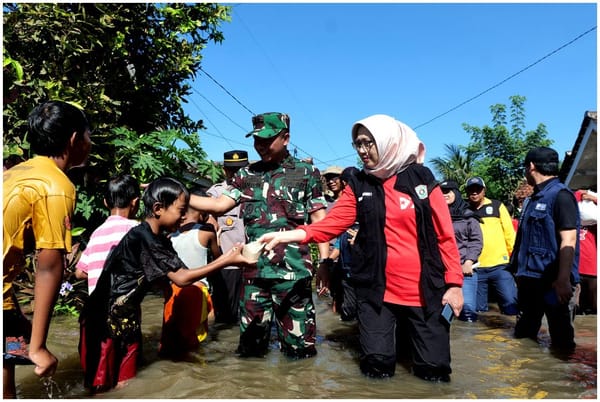 Pemkab Lumajang dan TNI Salurkan Bantuan Logistik untuk 2.120 Warga Korban Banjir