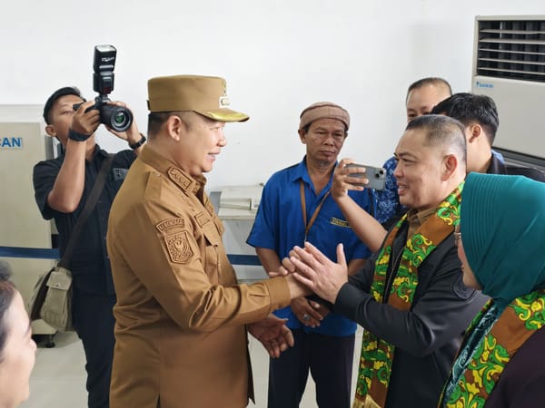 Program Gizi Jadi Sorotan: Gubernur Norsan Cek langsung Dapur MBG di Ketapang
