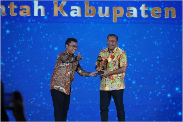 Bupati Ubah Budaya Birokrasi, Bawa Situbondo Raih Penghargaan DetikJatim Awards 2025