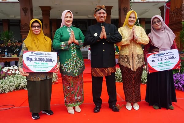 Peringati Hari Pahlawan 2025, Kemensos Salurkan Bantuan bagi Masyarakat Kabupaten Madiun